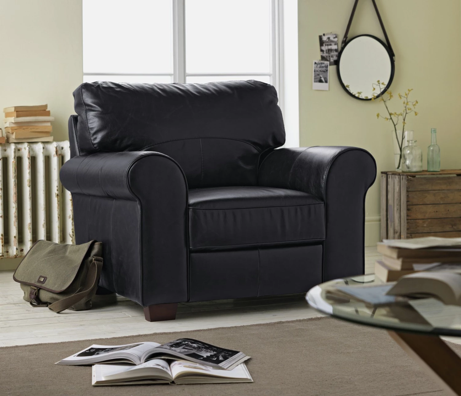 Discount - Habitat Salisbury Leather Armchair Black Sofas And Armchairs 2 Discount - Habitat Salisbury Leather Armchair Black Sofas And Armchairs - Image 2